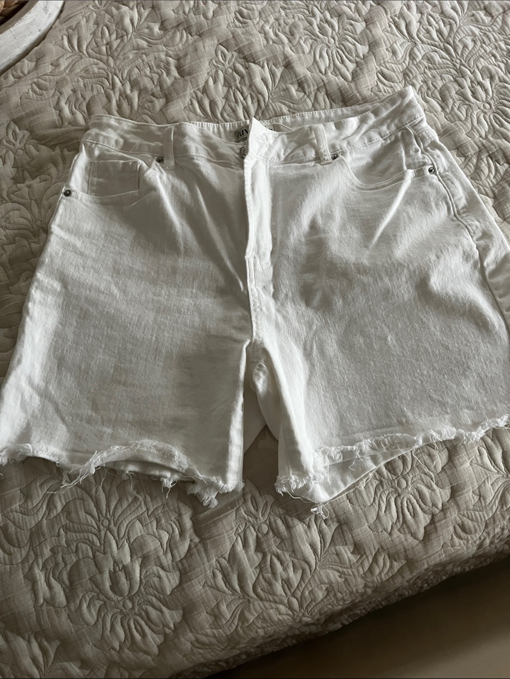 White High-Rise Frayed Hem Denim Shorts